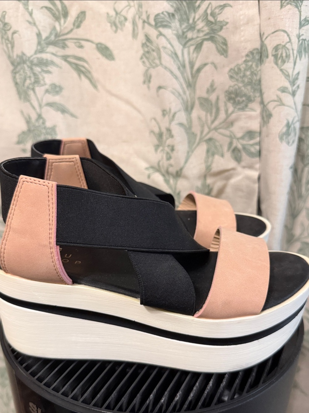 Womens Shushop BoutiquePlatform Sandals in Pink and Black 36